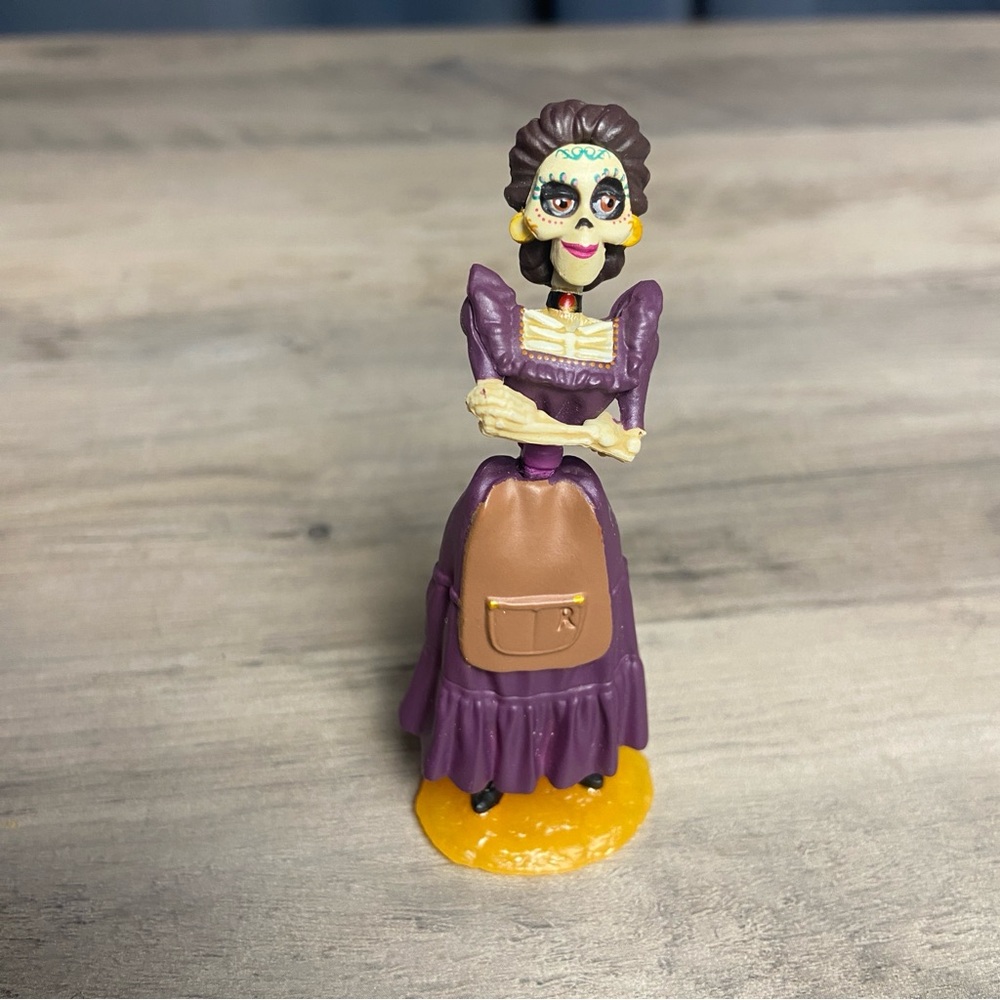 Disney Pixar Coco Mama Imelda 3.75" Figure‎ Cake Topper Collectible Movie Kids.